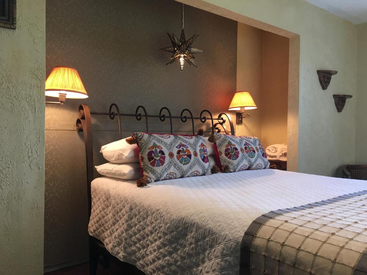 | Lakehouse Bed and Breakfast
