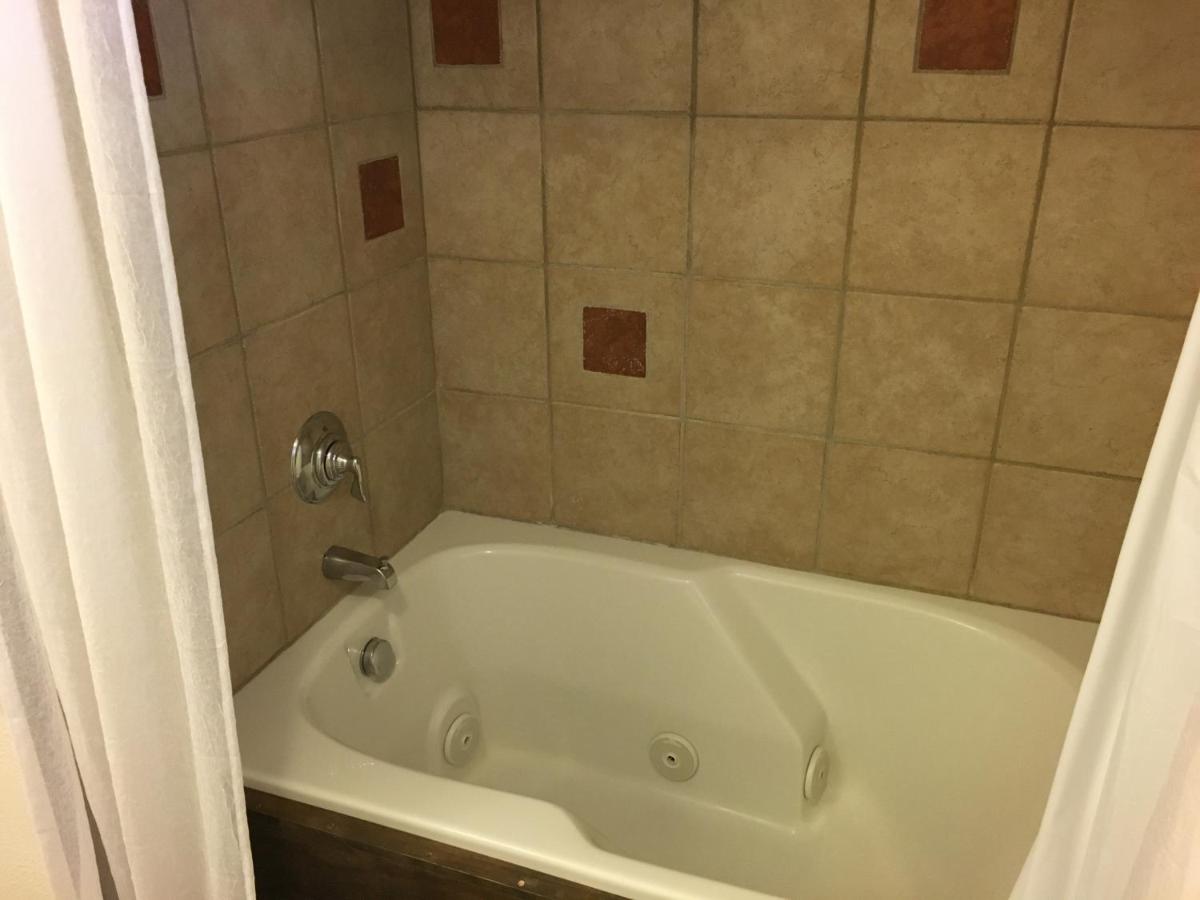 | Lakehouse Bed and Breakfast