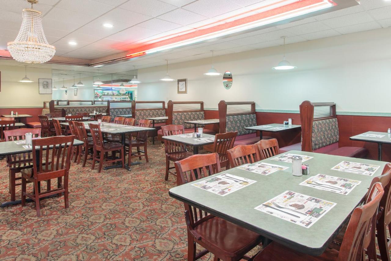 | Howard Johnson by Wyndham Saugerties