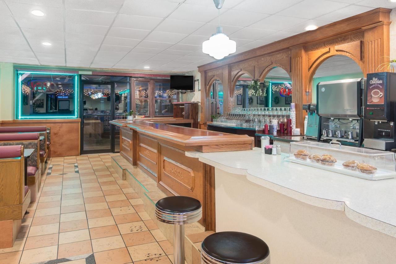 | Howard Johnson by Wyndham Saugerties