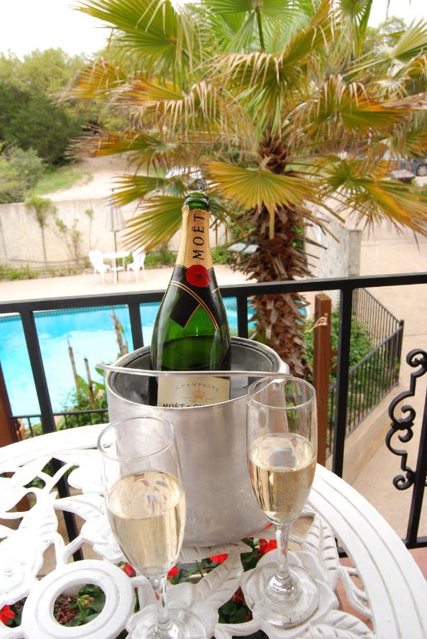 | Lakehouse Bed and Breakfast