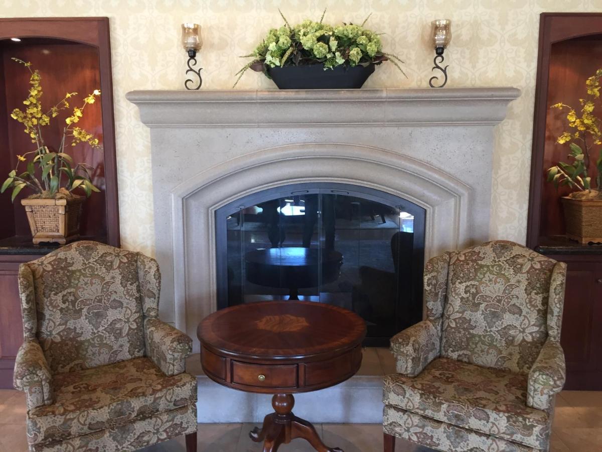| Bay Landing Hotel