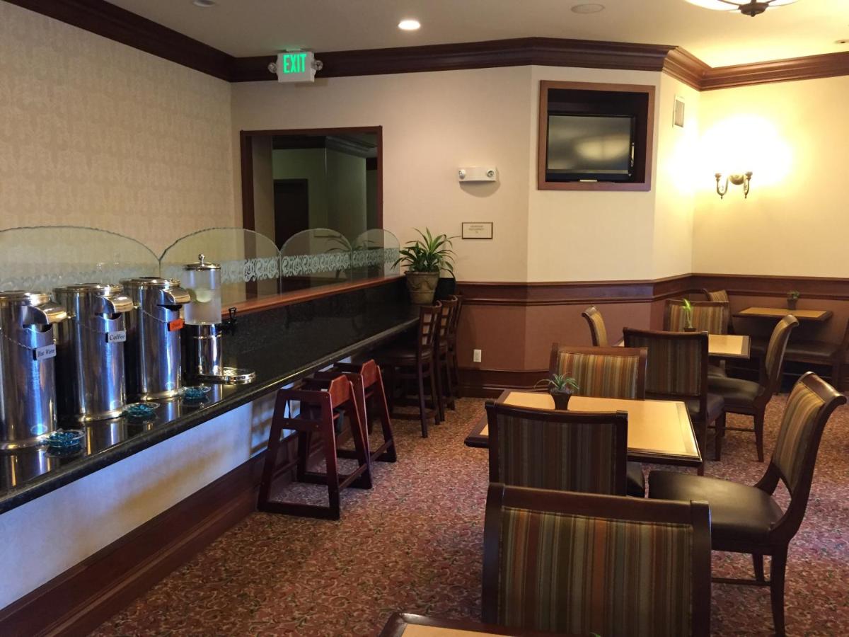 | Bay Landing Hotel