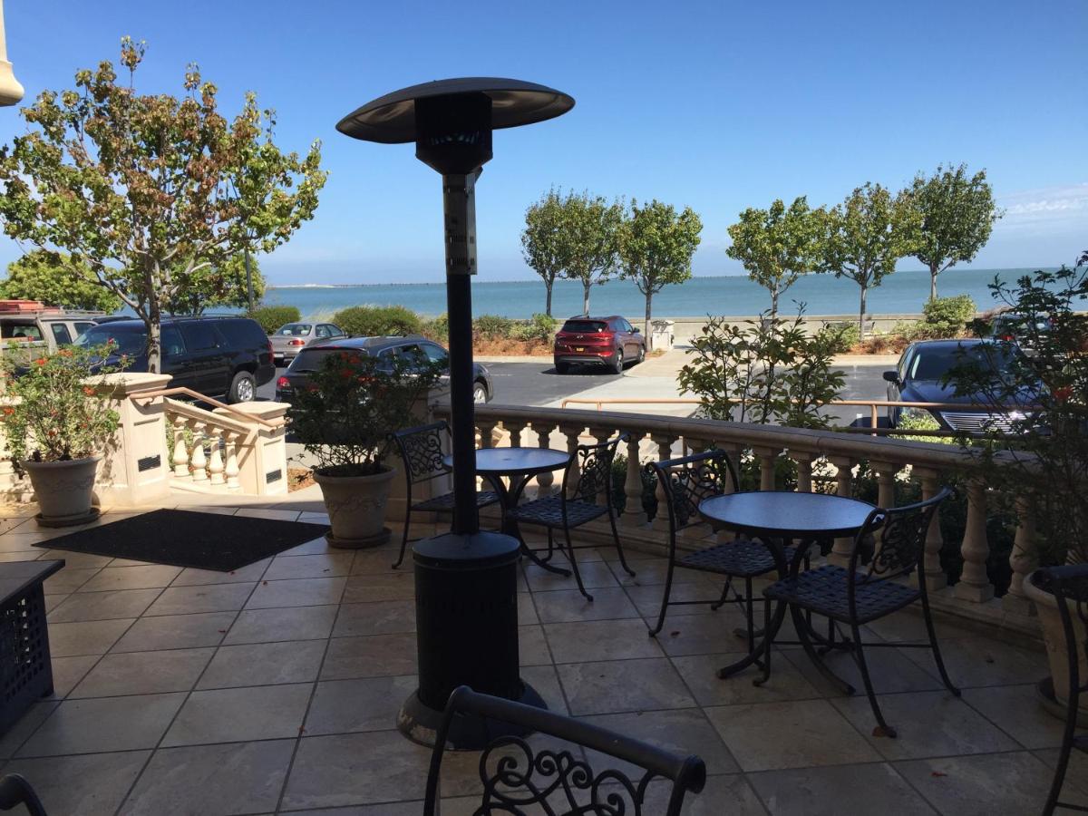 | Bay Landing Hotel