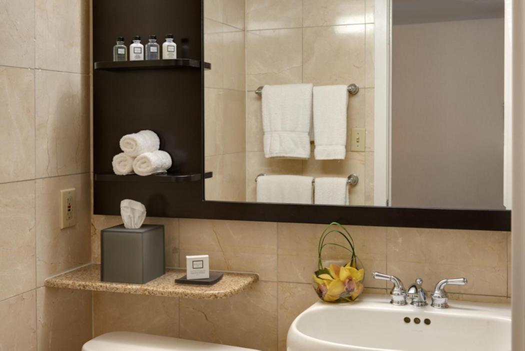 King Room - Disability Access/Non-Smoking at The Kensington Hotel