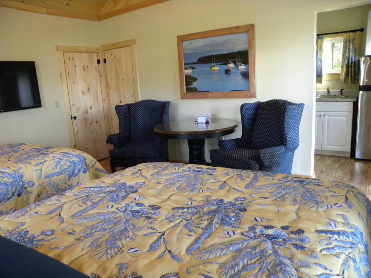 Superior Double Queen Cottage with Kitchenette and Sea View at Colonial Gables Oceanfront Village