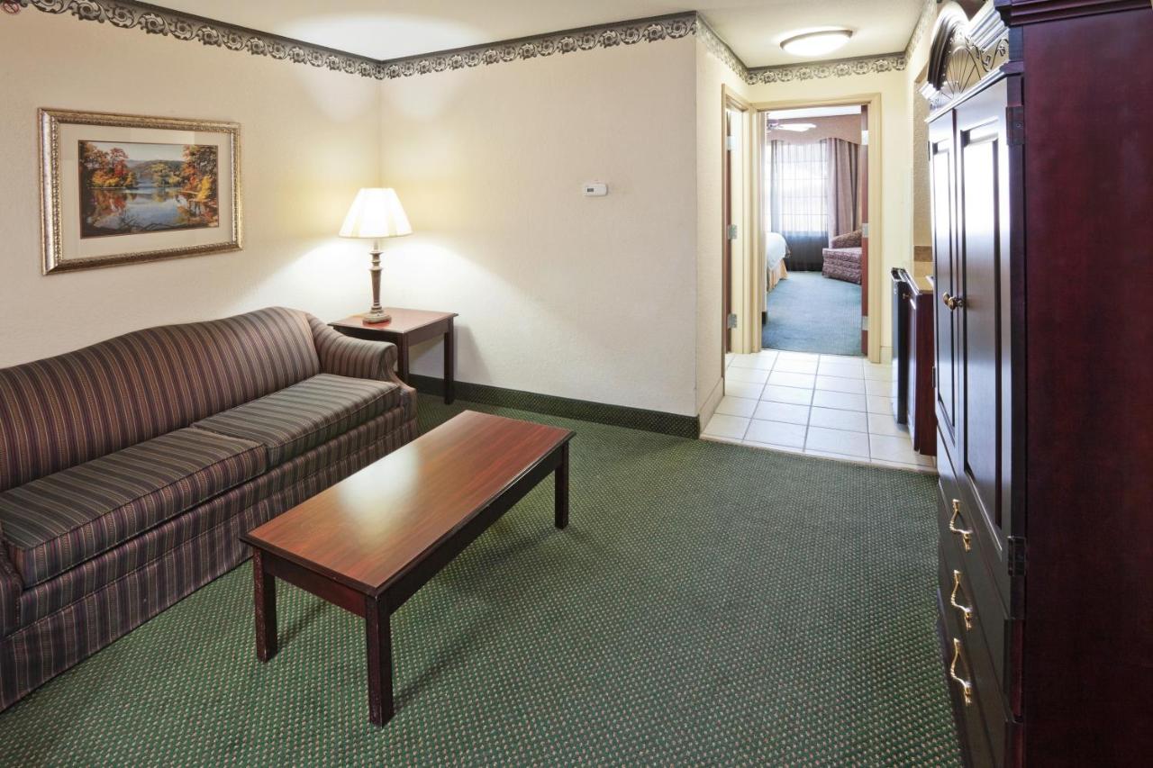 Business Suite at Holiday Inn Express Hotel & Suites Gainesville by IHG