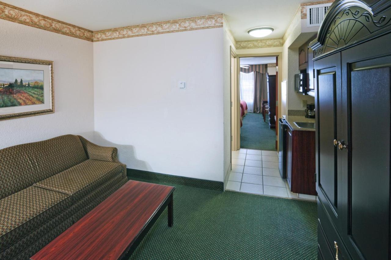 Business Suite at Holiday Inn Express Hotel & Suites Gainesville by IHG
