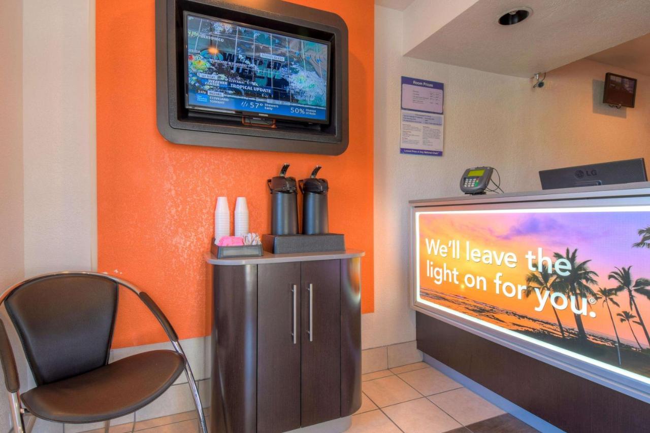 | Motel 6-San Ysidro, CA - San Diego - Border