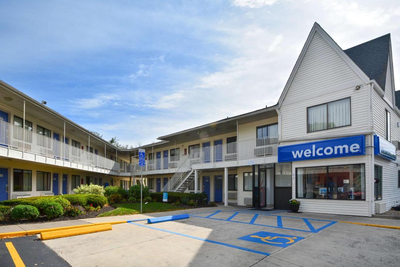 | Motel 6-Southington, CT - Hartford