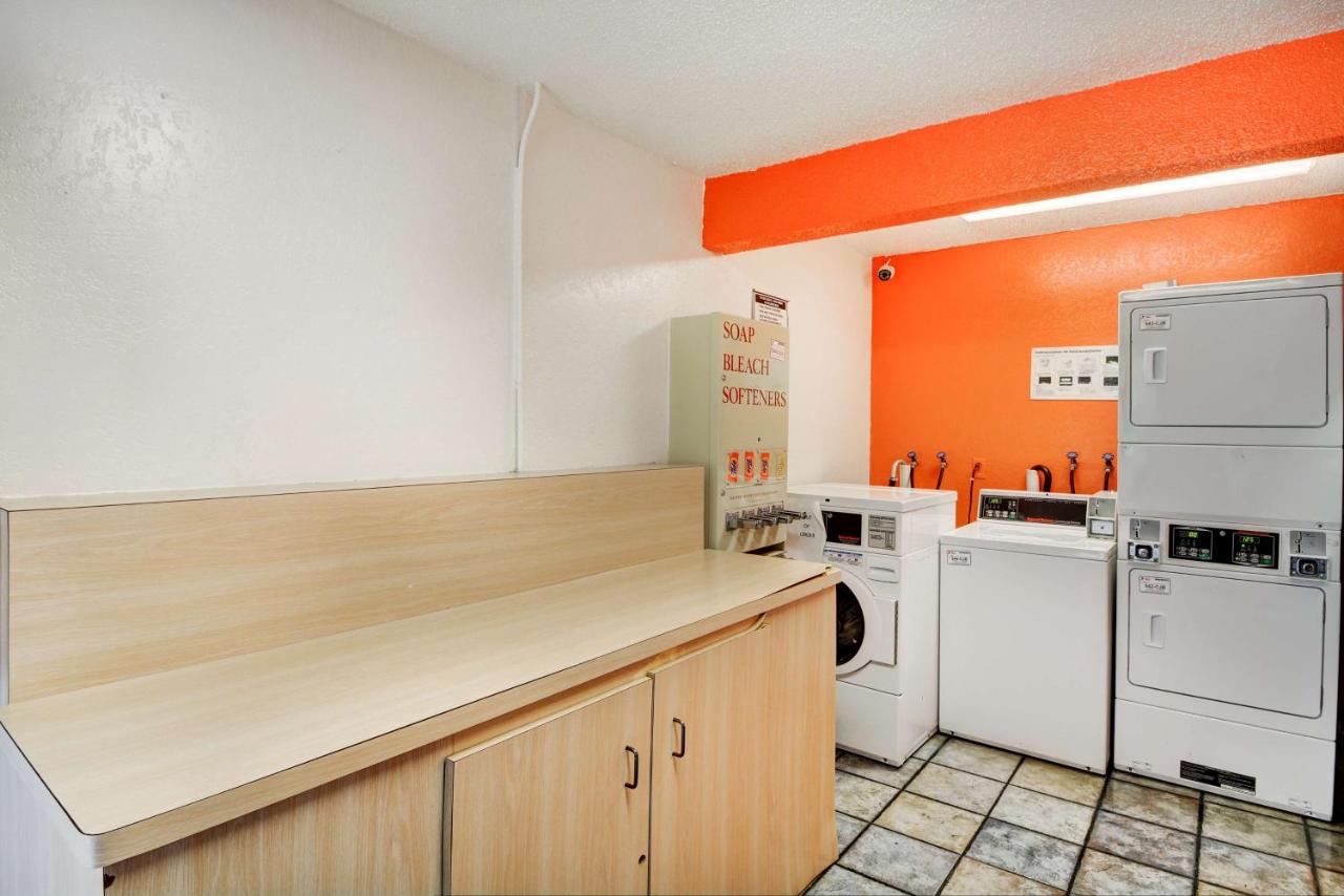 | Motel 6-Southington, CT - Hartford
