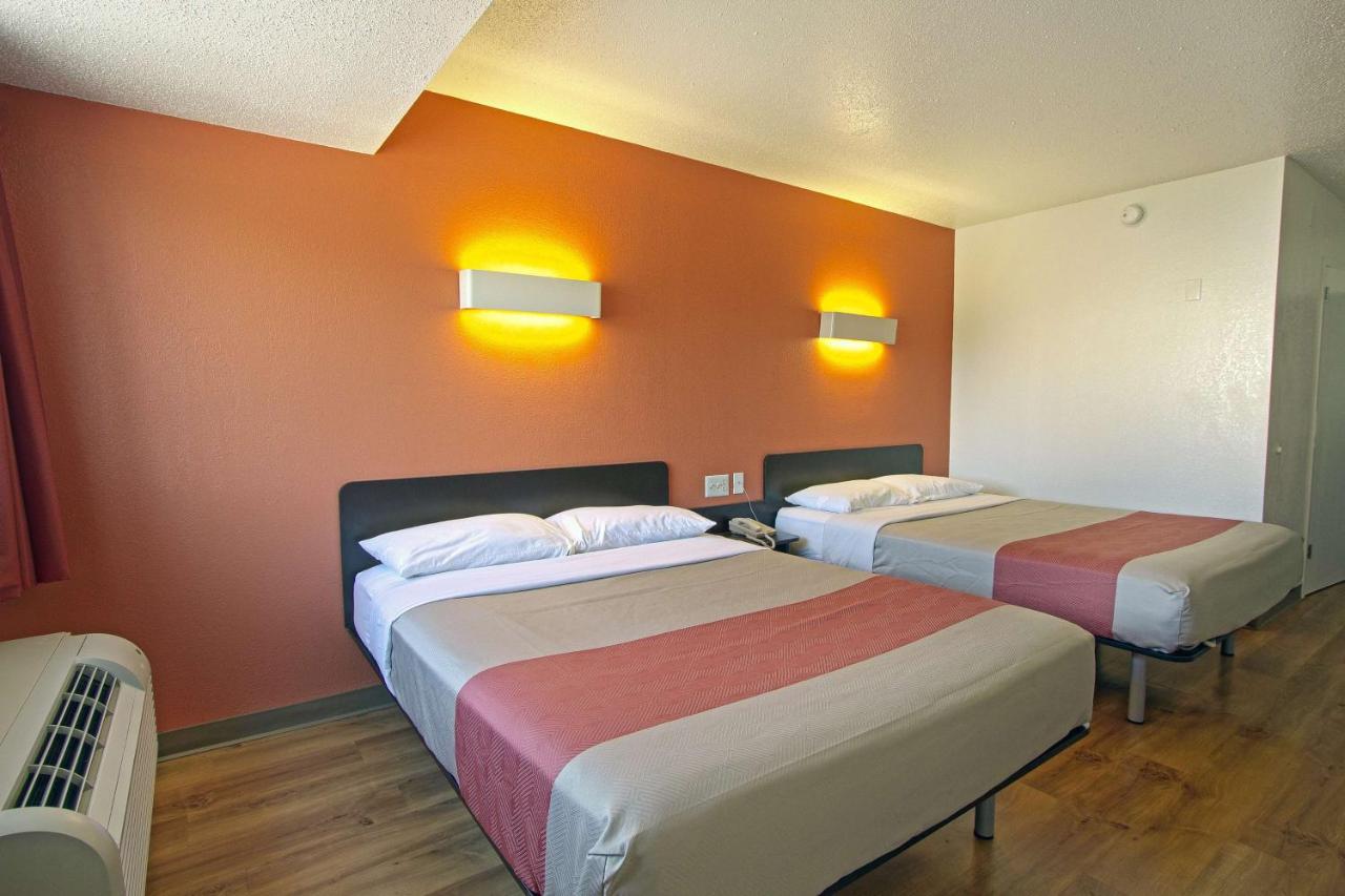 | Motel 6-Piscataway, NJ