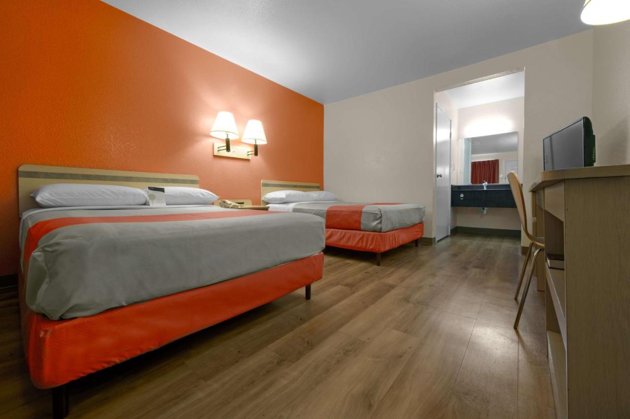 | Motel 6-Saint Joseph, MO
