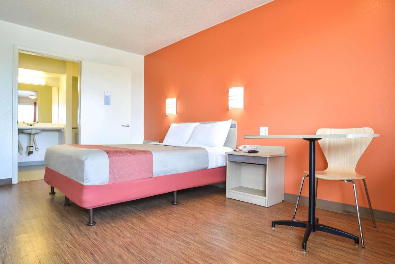 | Motel 6-Saint Joseph, MO