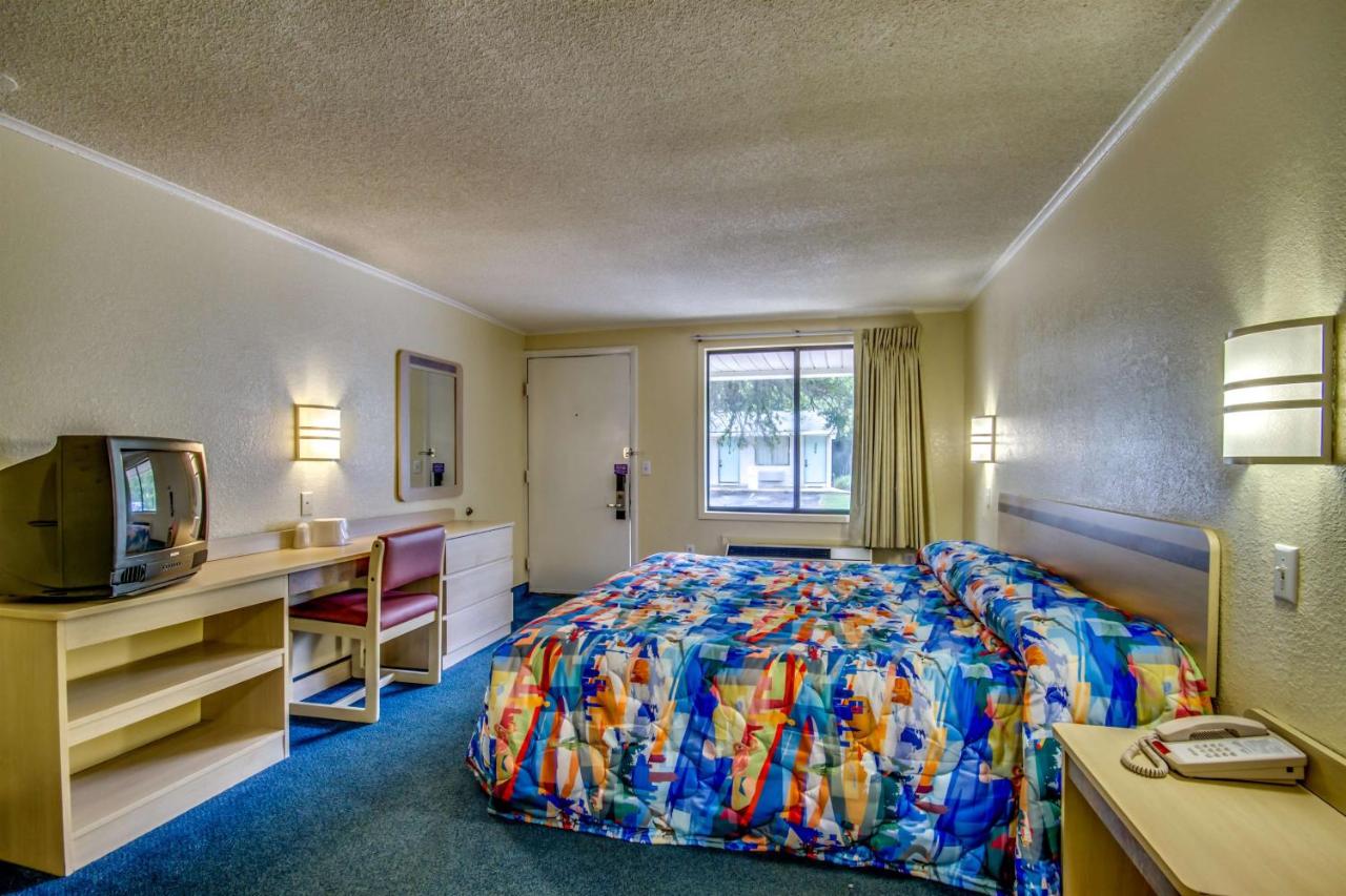 | Motel 6-Saint Joseph, MO