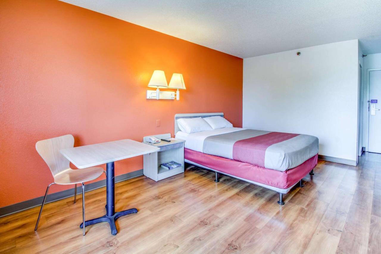 | Motel 6-Amherst, NY - Buffalo