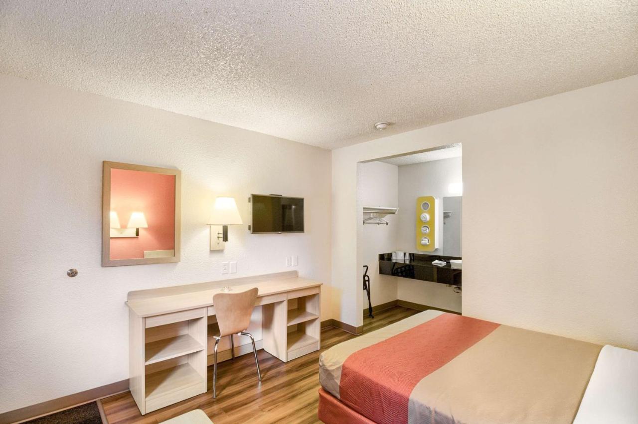 | Motel 6-Everett, WA - South