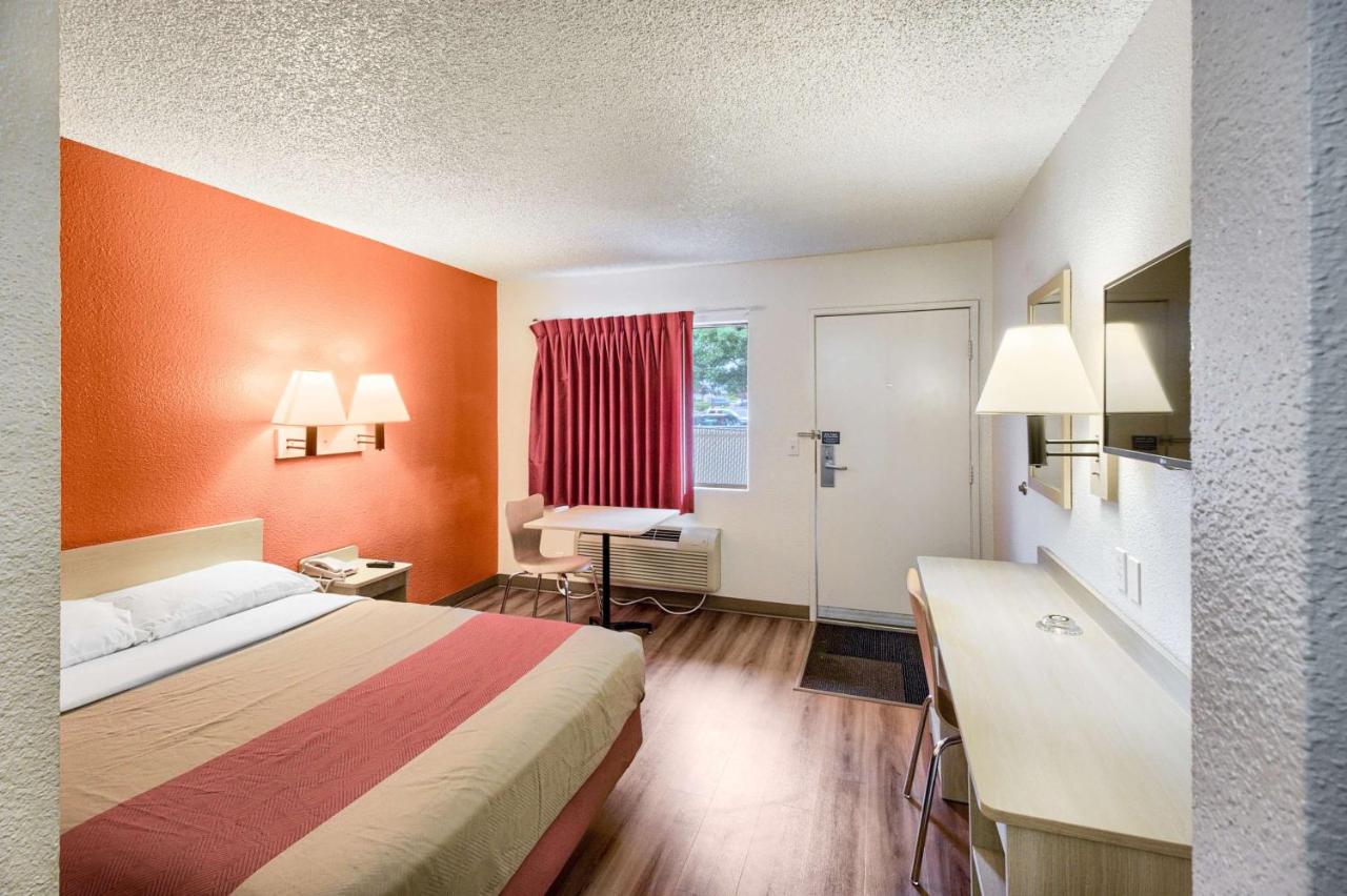 | Motel 6-Everett, WA - South