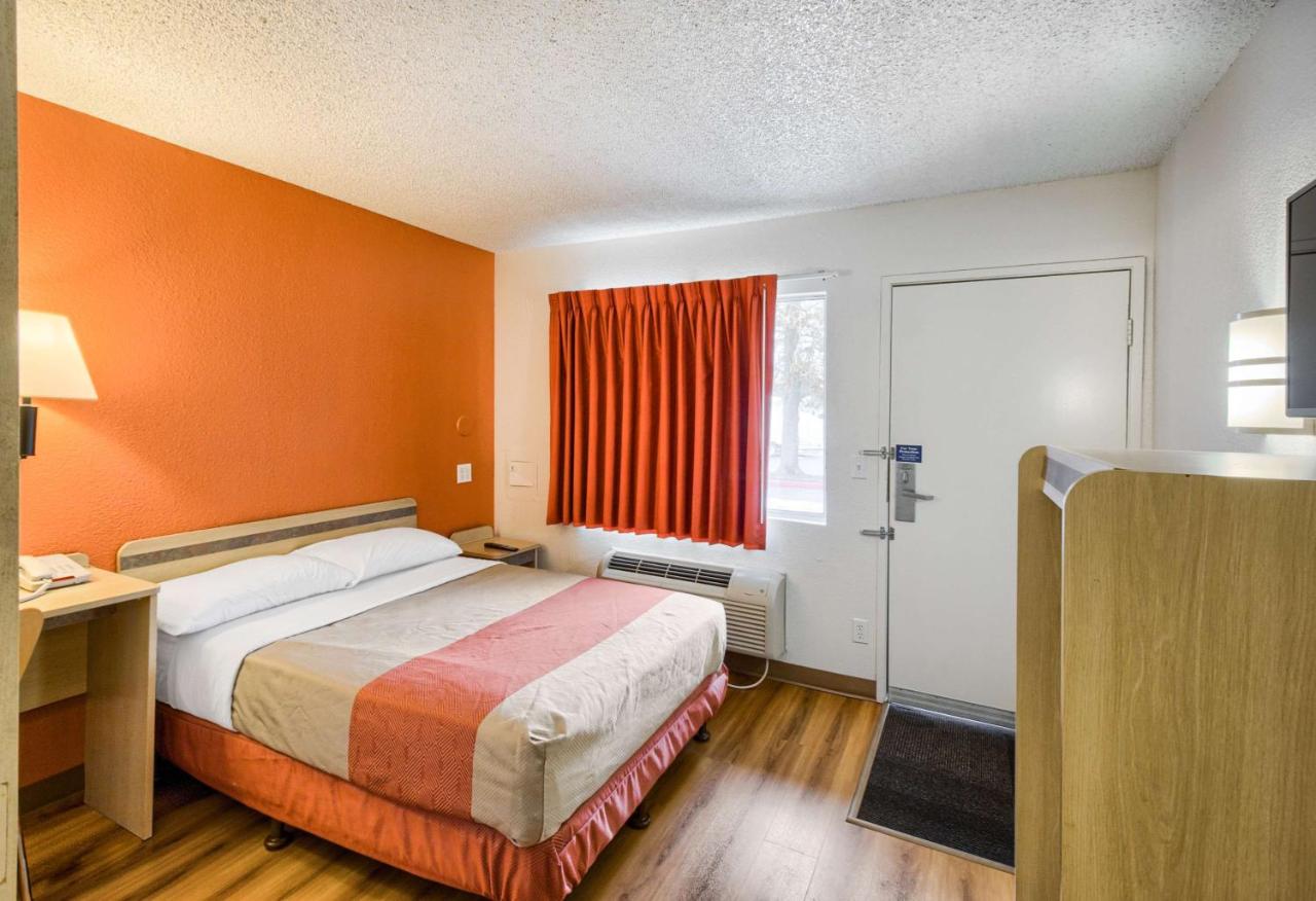 | Motel 6-Everett, WA - South