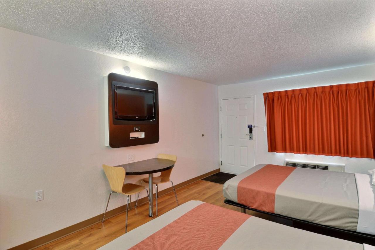 | Motel 6-Tewksbury, MA - Boston