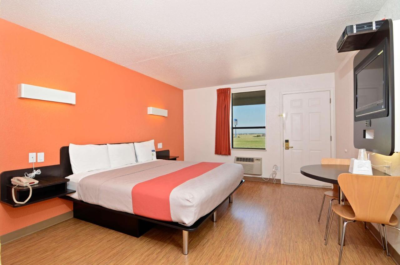 | Motel 6-South Haven, KS