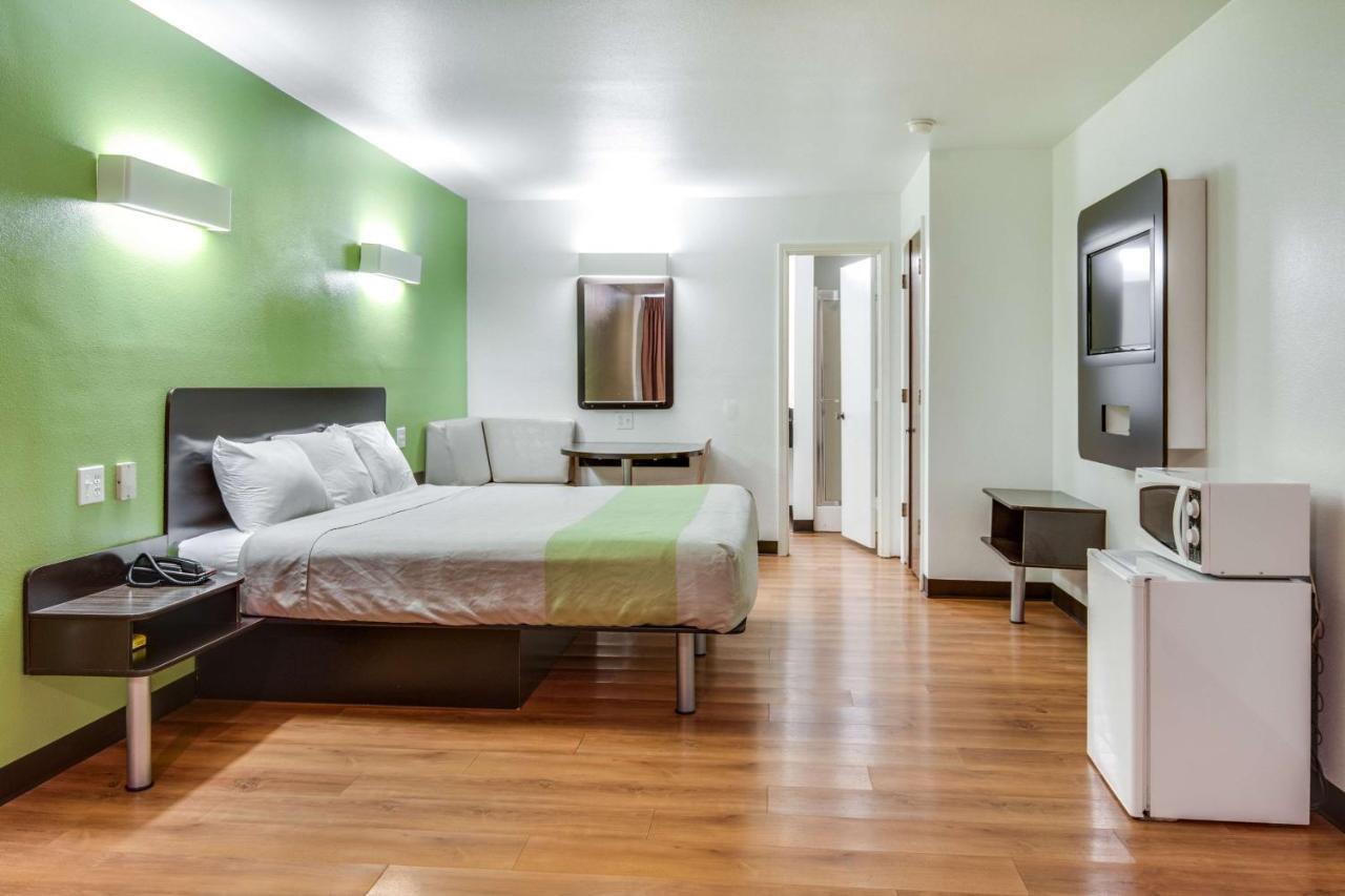 | Motel 6-Longview, TX - North