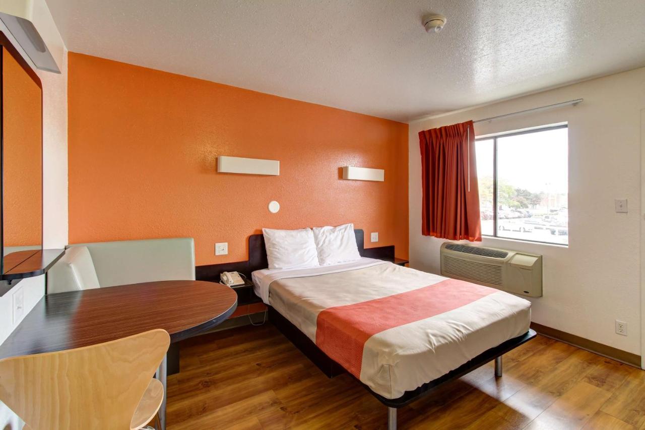 | Motel 6-Amherst, OH - Cleveland West - Lorain