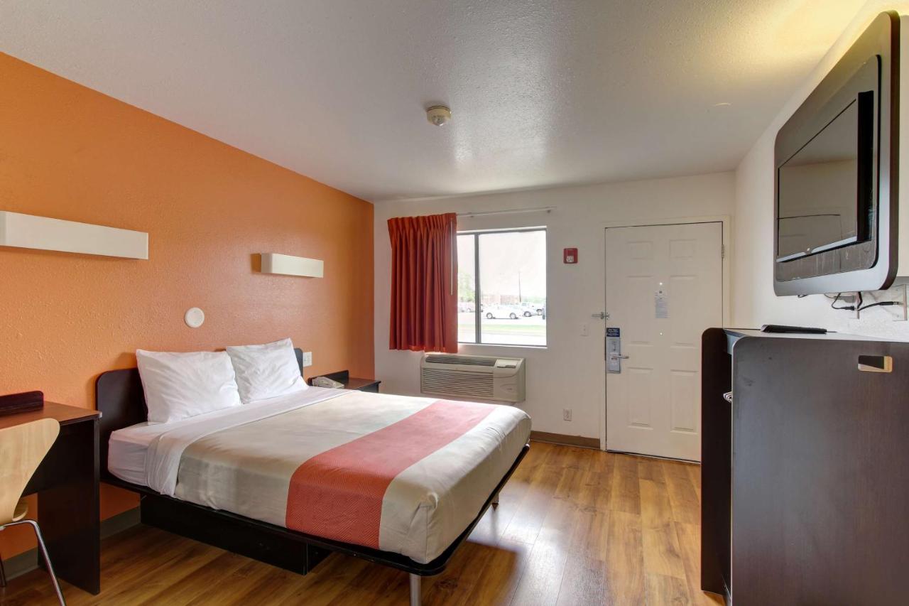 | Motel 6-Amherst, OH - Cleveland West - Lorain