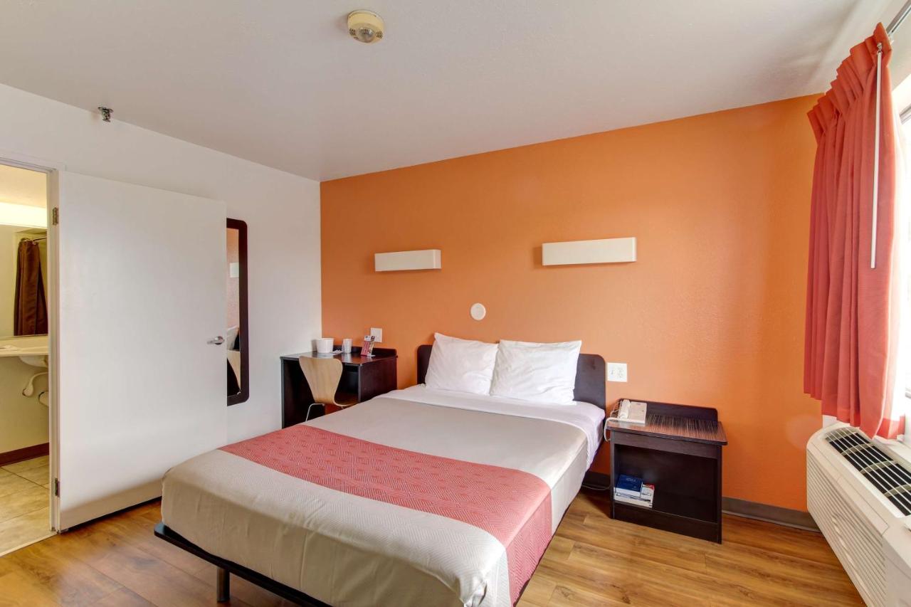 | Motel 6-Amherst, OH - Cleveland West - Lorain