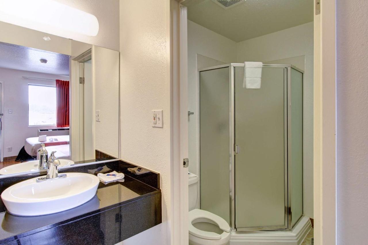 | Motel 6-Amherst, OH - Cleveland West - Lorain