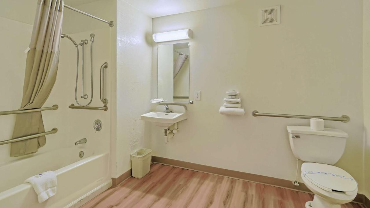 | Motel 6-Maple Shade Township, NJ - Philadelphia - Mt Laurel