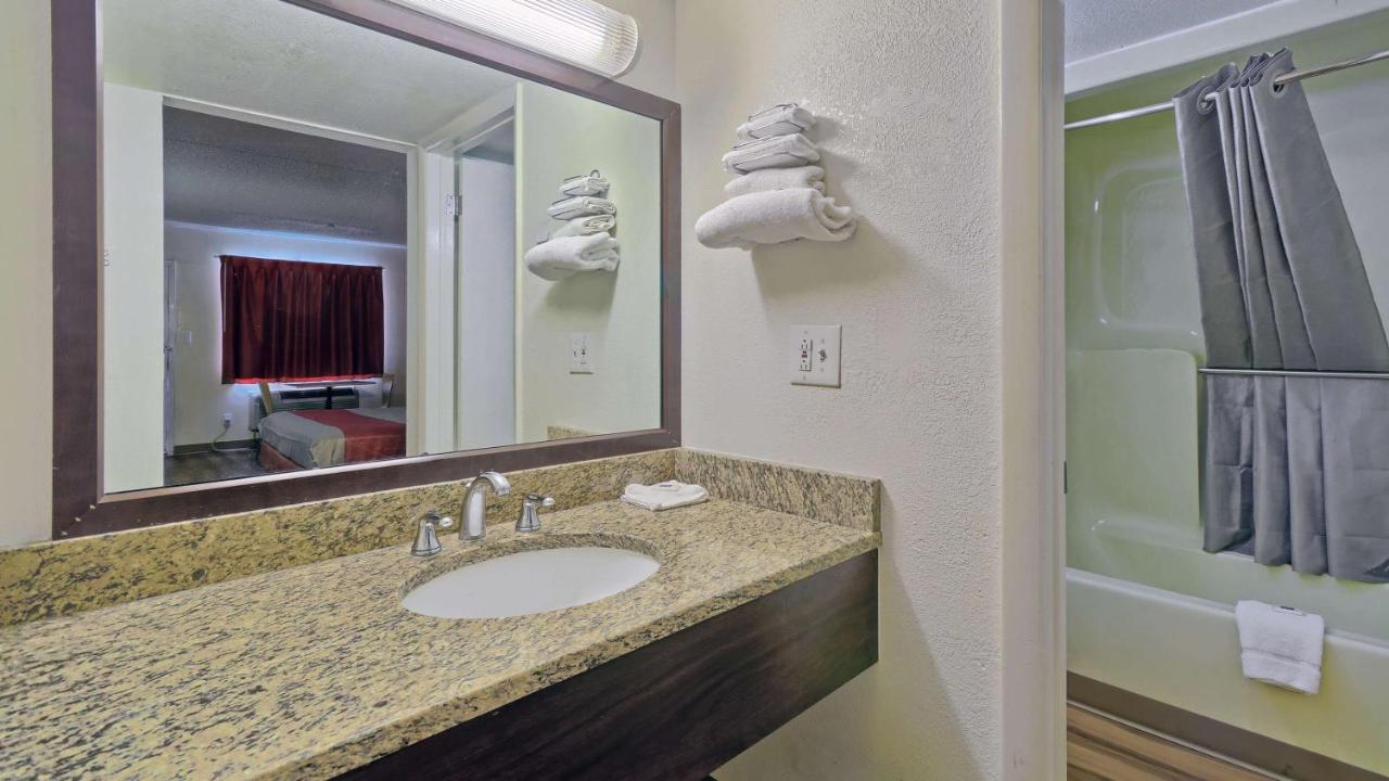 | Motel 6-Maple Shade Township, NJ - Philadelphia - Mt Laurel