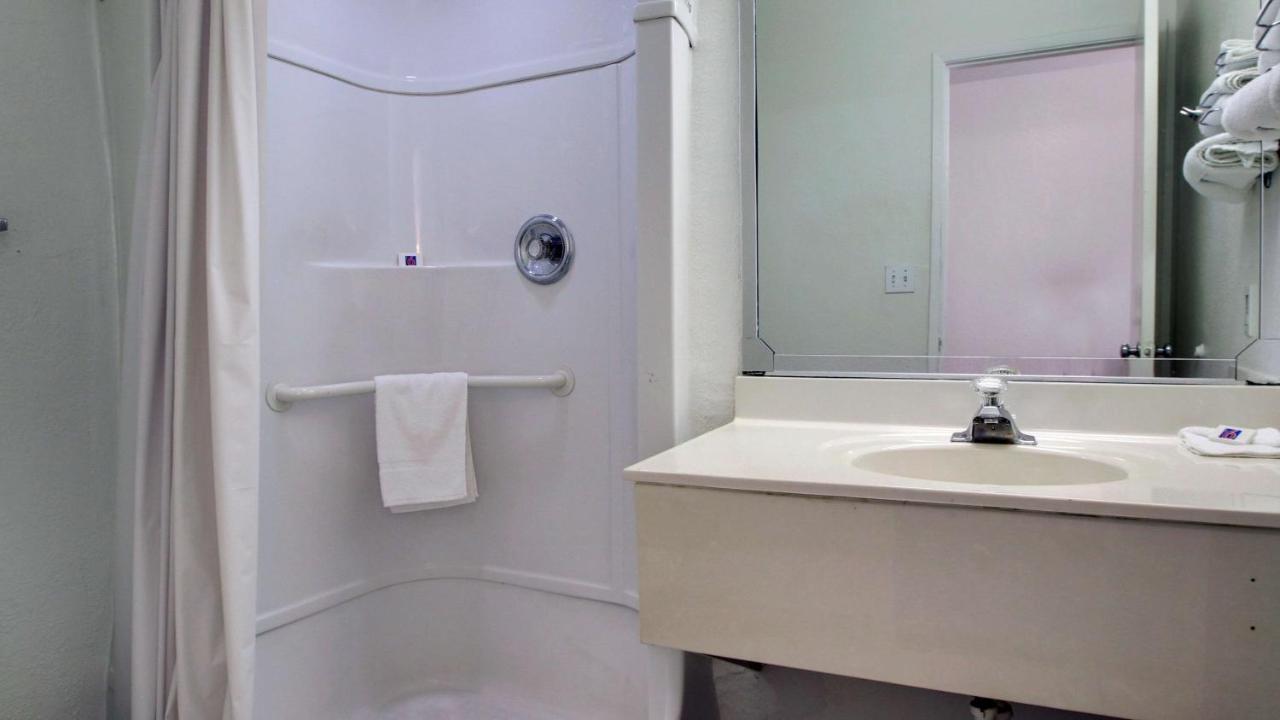 | Motel 6-Normal, IL - Bloomington Area