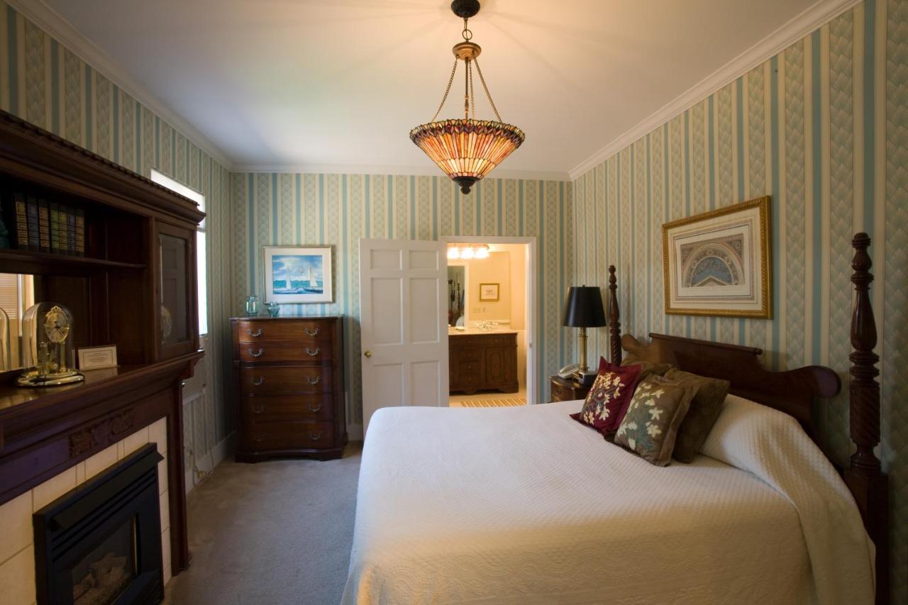 | Maplewood Hotel