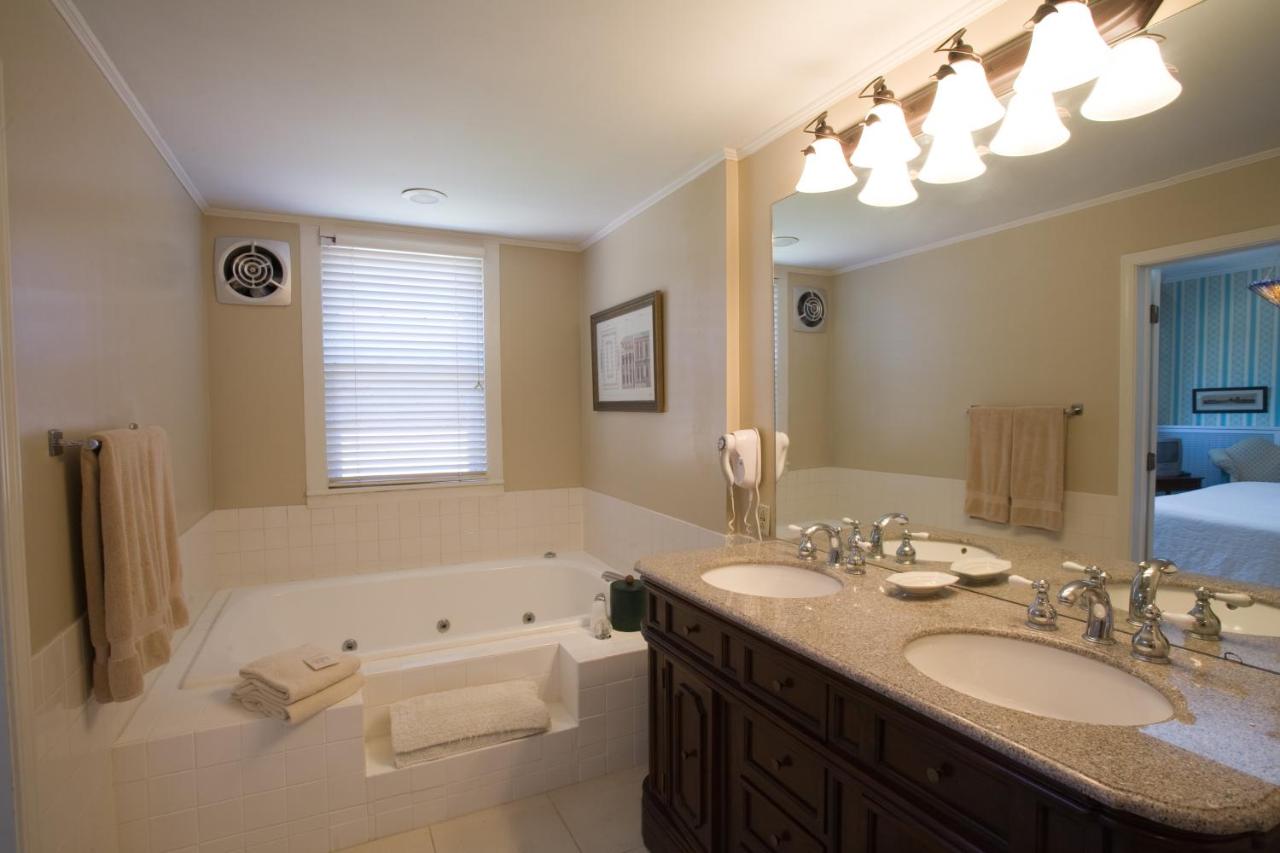 | Maplewood Hotel