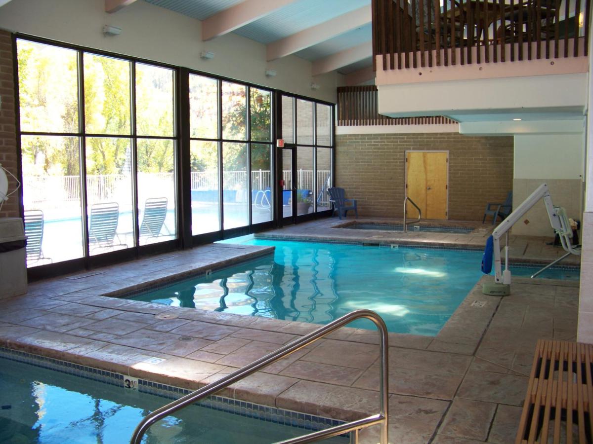| Sandstone Creek Club Condominiums