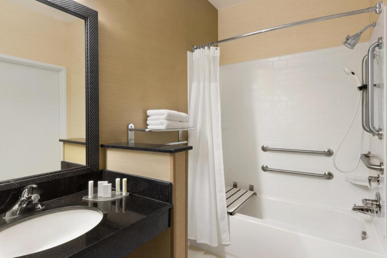 Large King Studio with Sofa Bed at AmeriVu Inn and Suites Grand Forks