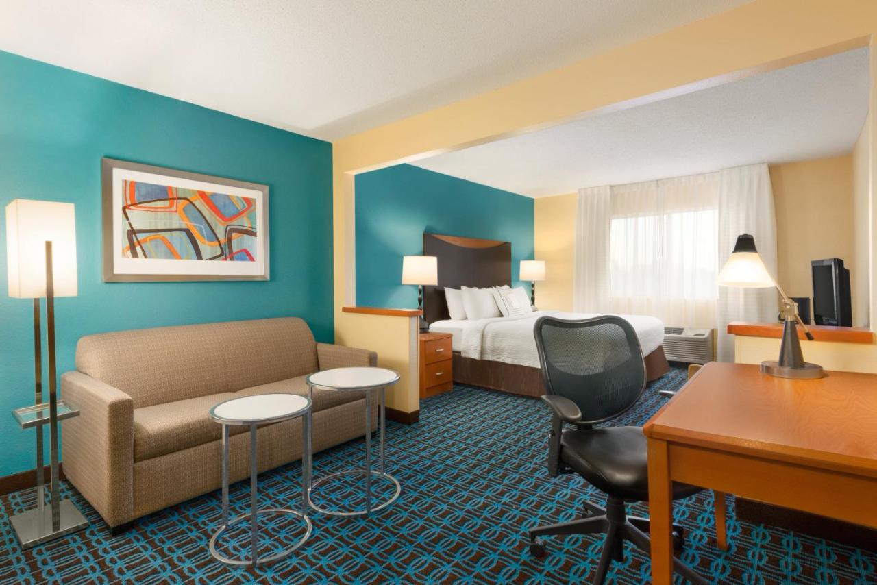 Large King Studio with Sofa Bed at AmeriVu Inn and Suites Grand Forks