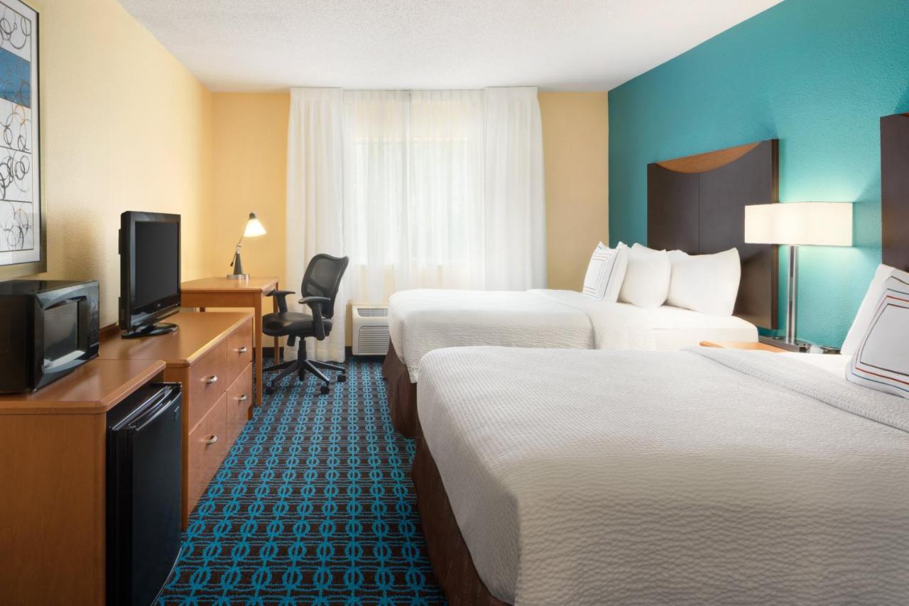 Queen Room with Two Queen Beds at AmeriVu Inn and Suites Grand Forks
