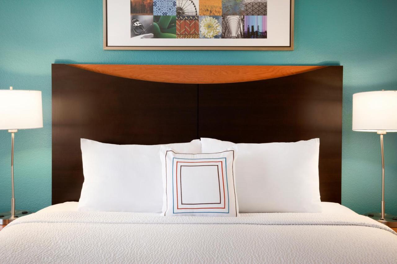 Queen Room with Two Queen Beds at AmeriVu Inn and Suites Grand Forks