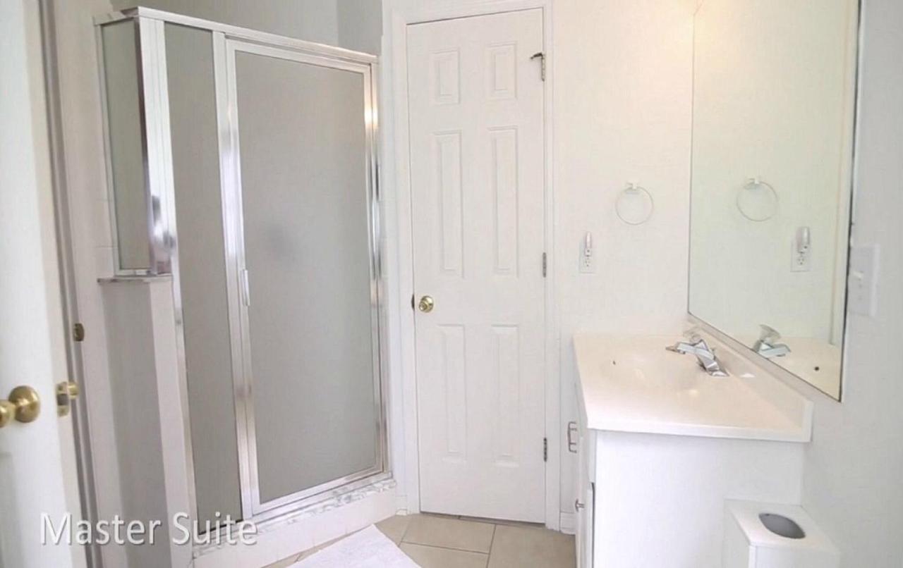| Fabulous 4 Bedrooms Villa 3 Bath with Private Pool 15 Min to Disney
