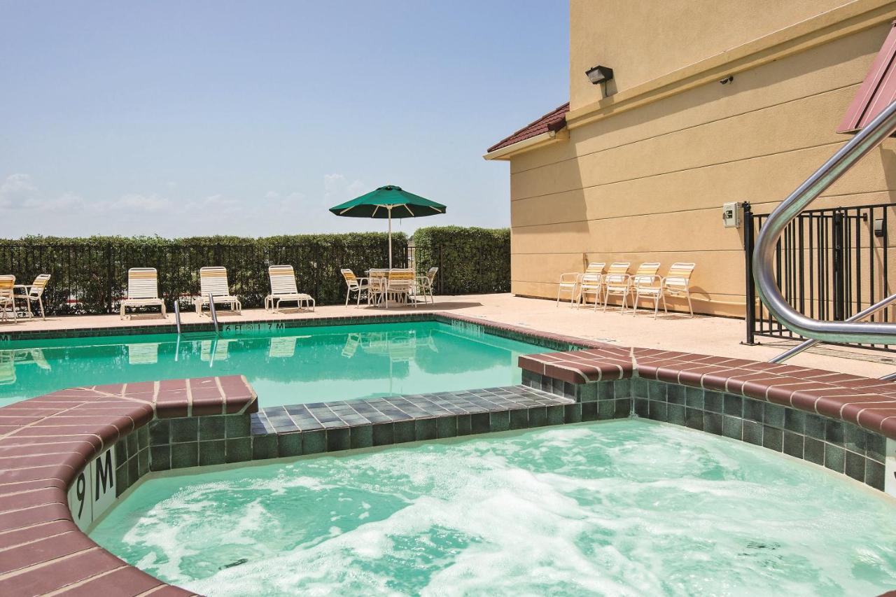 | Americas Best Value Inn - Gun Barrel City