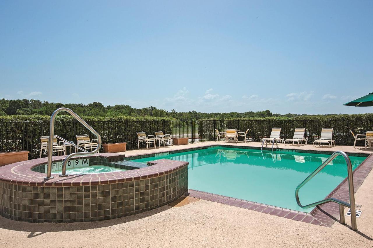 | Americas Best Value Inn - Gun Barrel City