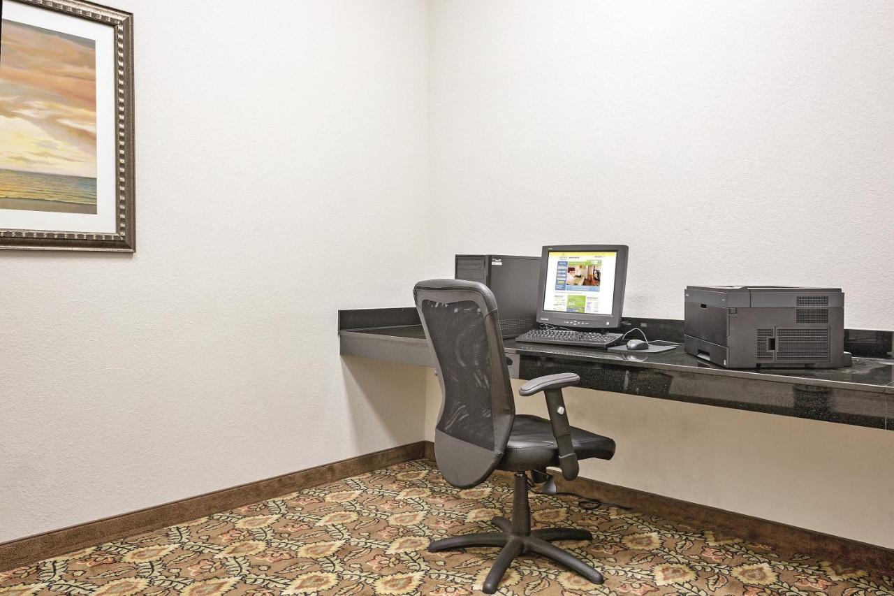 | Americas Best Value Inn - Gun Barrel City