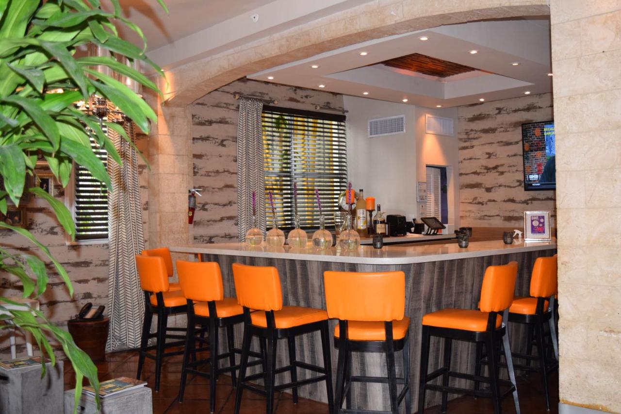 | Shelley Hotel