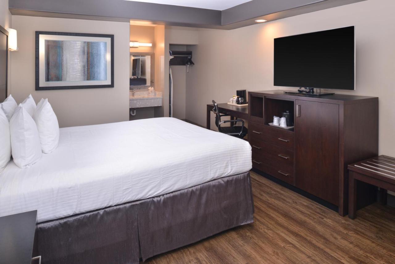 | Tarzana Inn