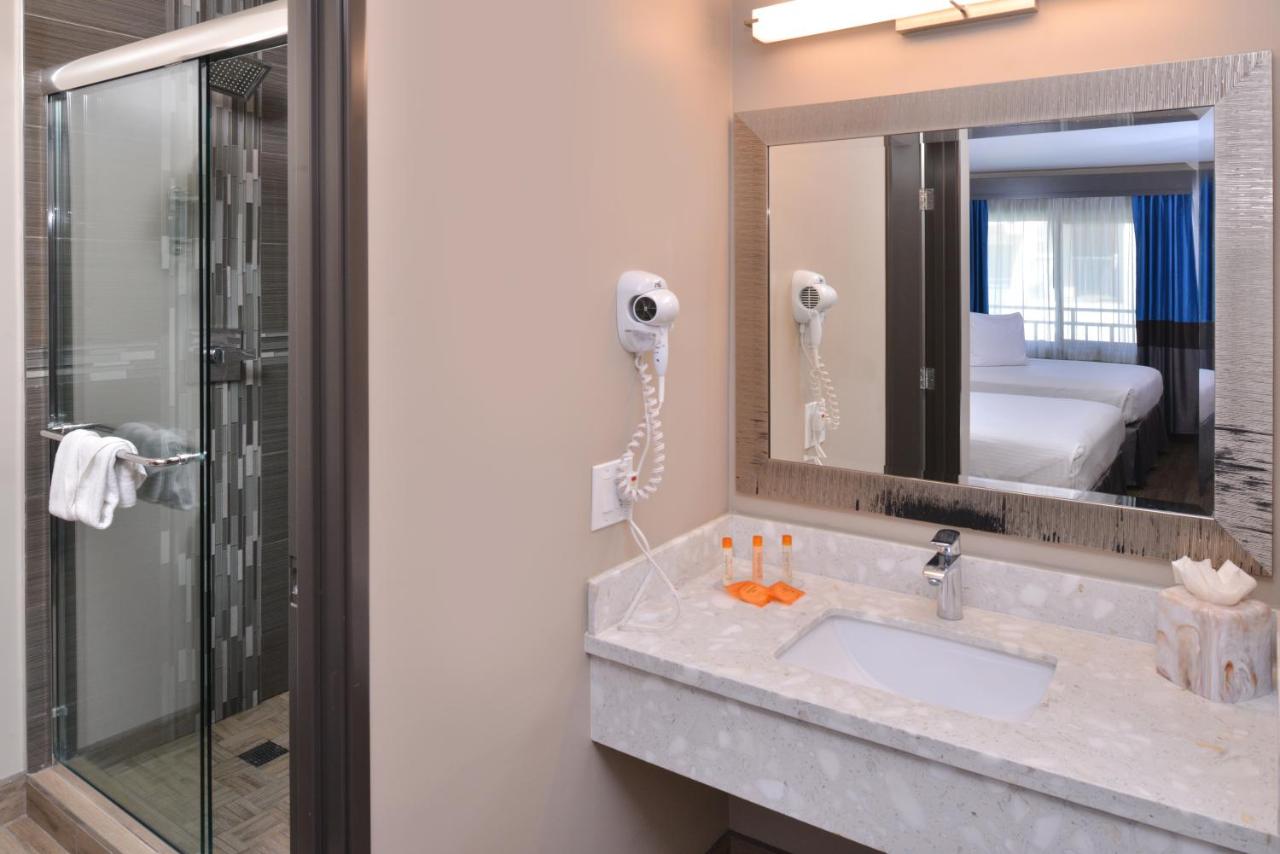 | Tarzana Inn