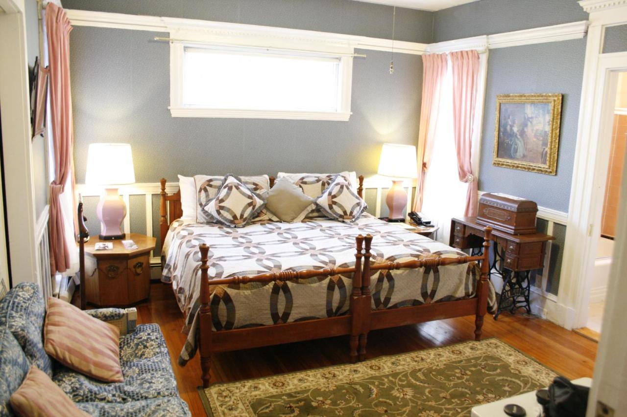 | The Coolidge Corner Guest House: A Brookline Bed and Breakfast