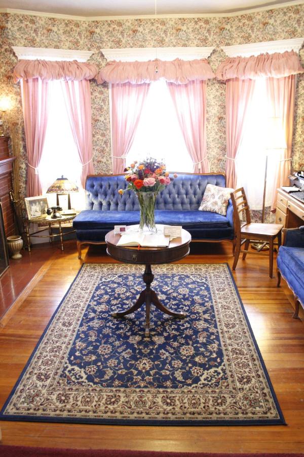 | The Coolidge Corner Guest House: A Brookline Bed and Breakfast