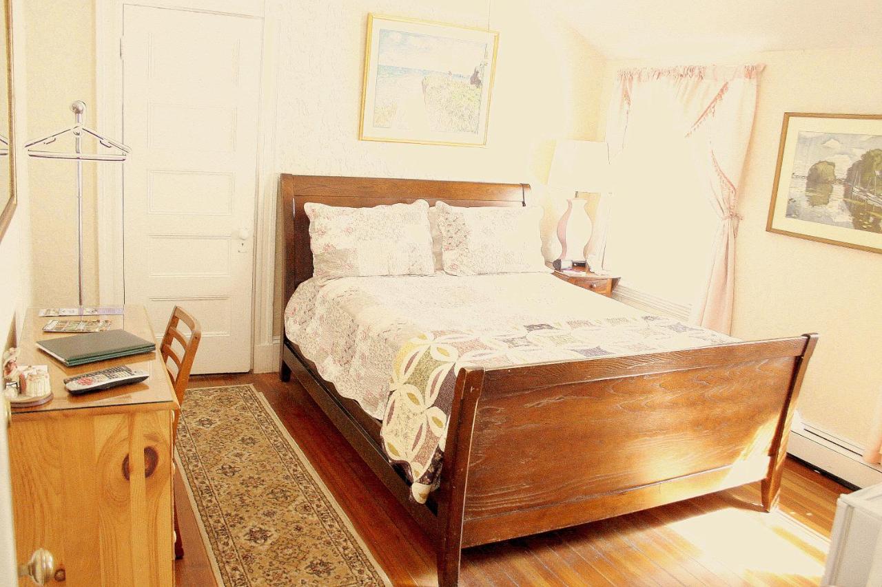 | The Coolidge Corner Guest House: A Brookline Bed and Breakfast